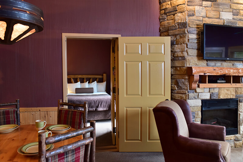 3 Bedroom Premier Glacier Canyon Lodge Wisconsin Dells