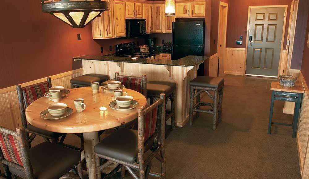 3 Bedroom Deluxe Glacier Canyon Lodge Wisconsin Dells