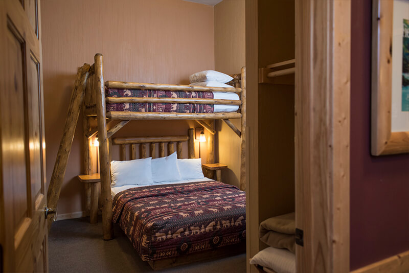 Accessible 2 Bedroom Deluxe Condo - Glacier Canyon Lodge