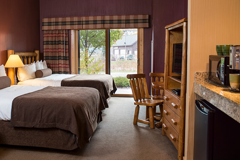 Accessible 2 Bedroom Premier Condo - Glacier Canyon Lodge